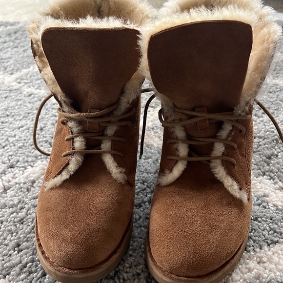UGG Quincy Women’s Twinface Sheepskin Lace Up Booties - Size 7 - Picture 14 of 16
